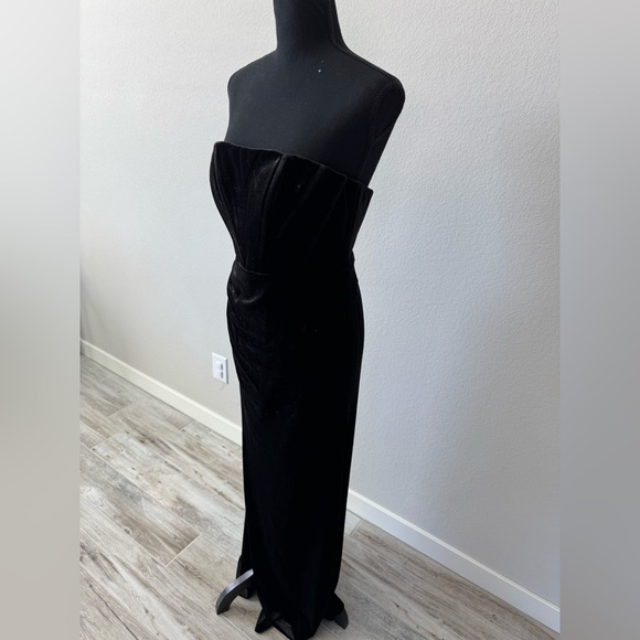 Azazie Larisa Velvet Dress Size 8/Medium Black Long Dress - Picture 9 of 16